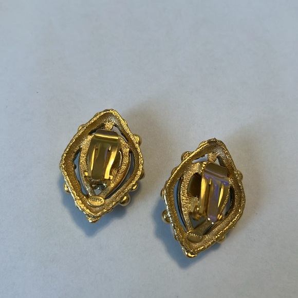 Craft Green and Goldtone Vintage Earrings - Picture 3 of 3